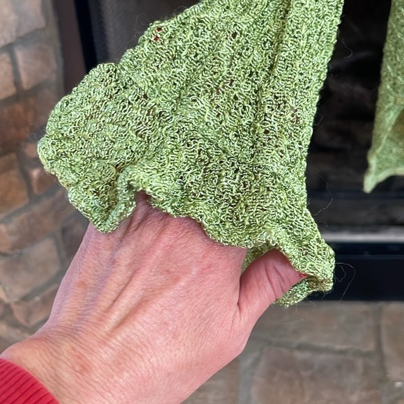 Style n Design green cape w/ cascading ruffles down the front & end of sleeve. L - Picture 4 of 9